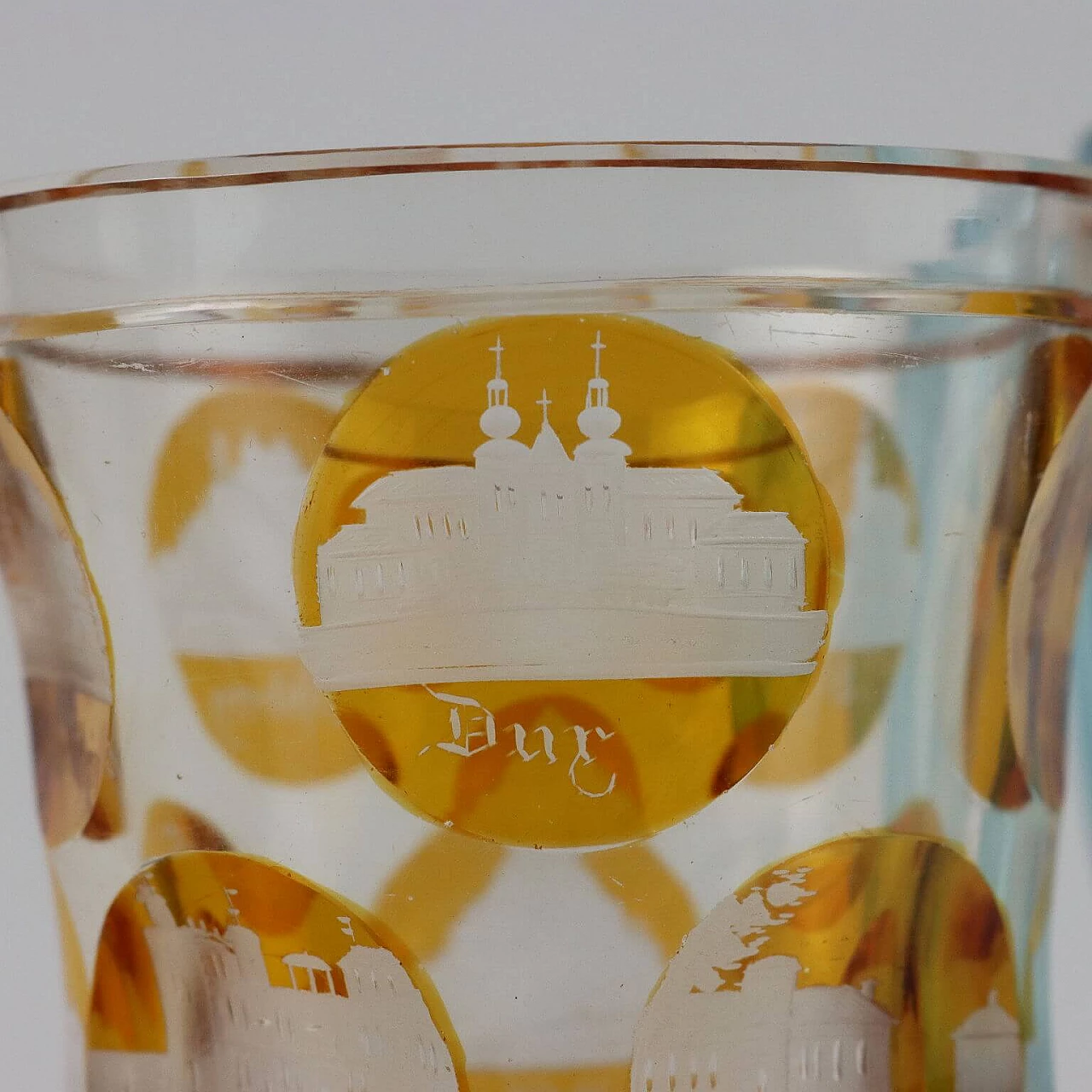 5 Bicchieri in vetro molato e inciso di diverse forme e colori 4