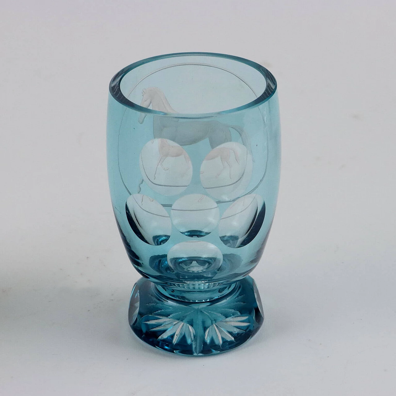 5 Bicchieri in vetro molato e inciso di diverse forme e colori 6