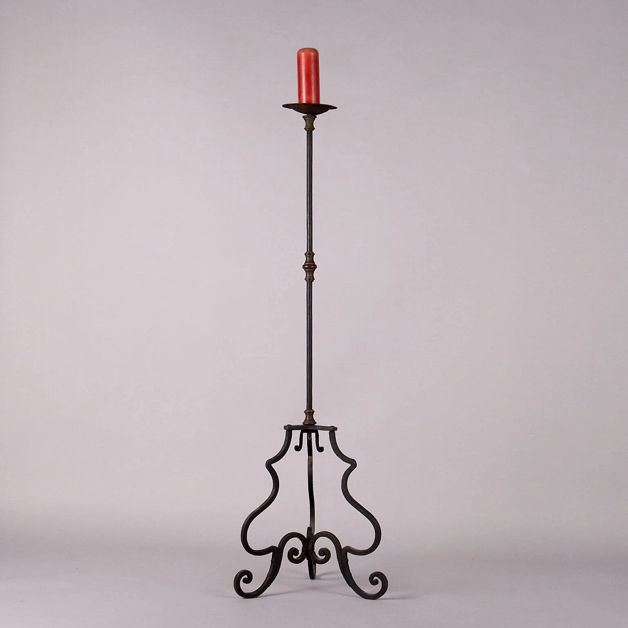 Wrought iron torch holder with gilded bronze details 1