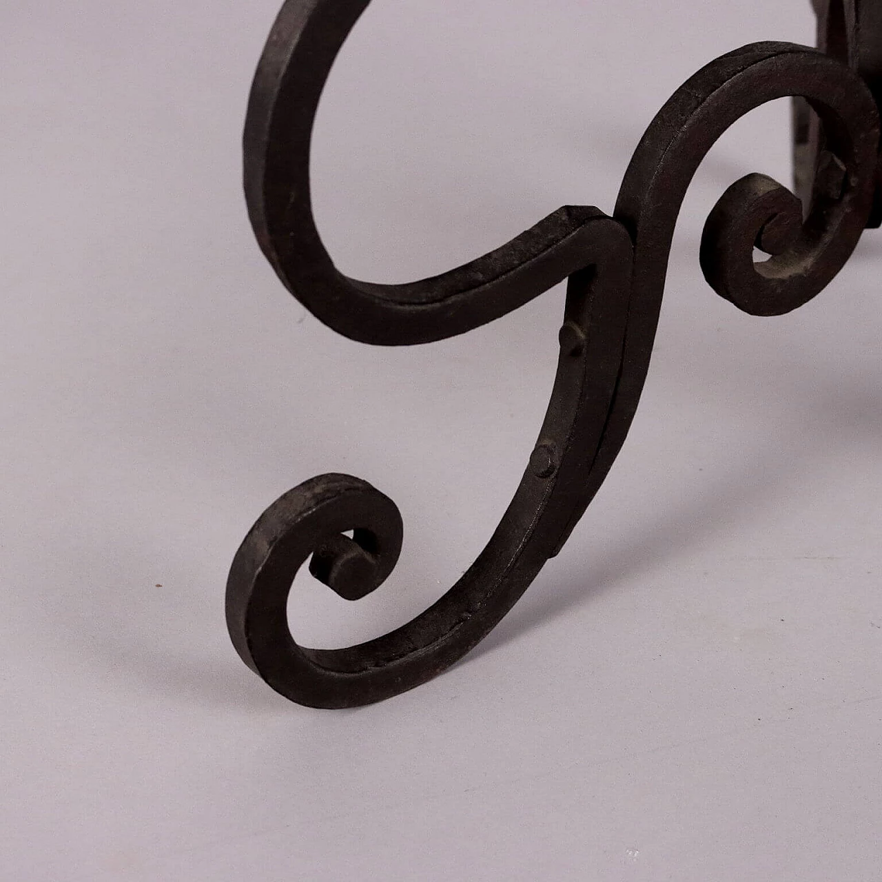 Wrought iron torch holder with gilded bronze details 5