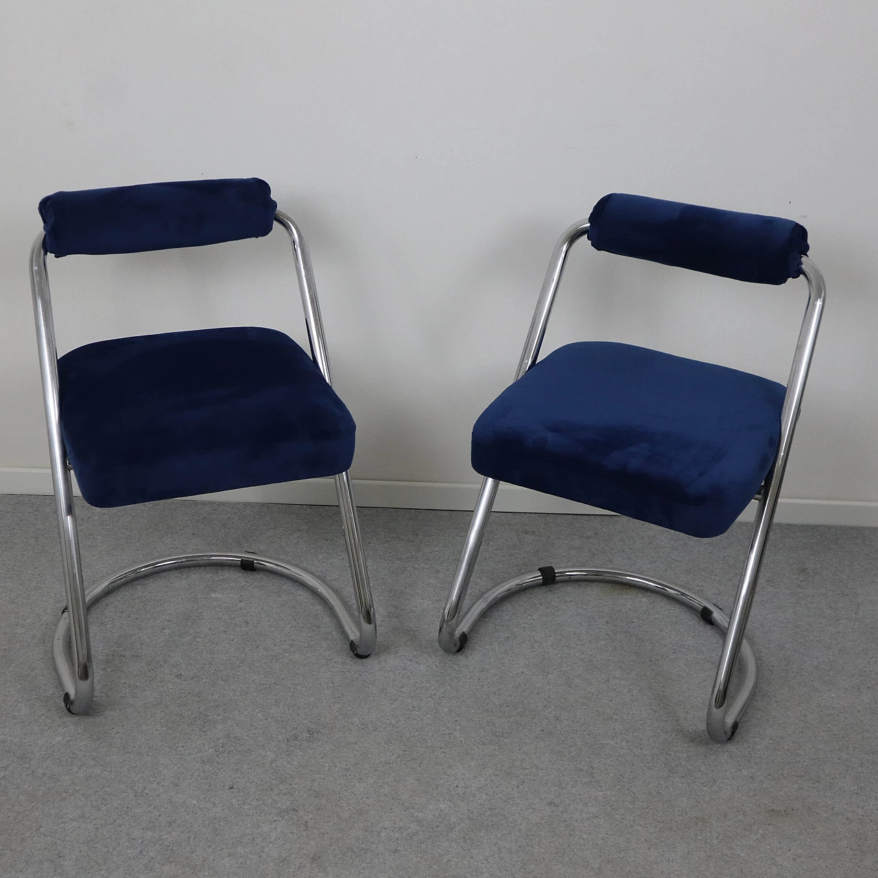 Pair of chrome-plated steel chairs by Willy Rizzo, 1970s 3