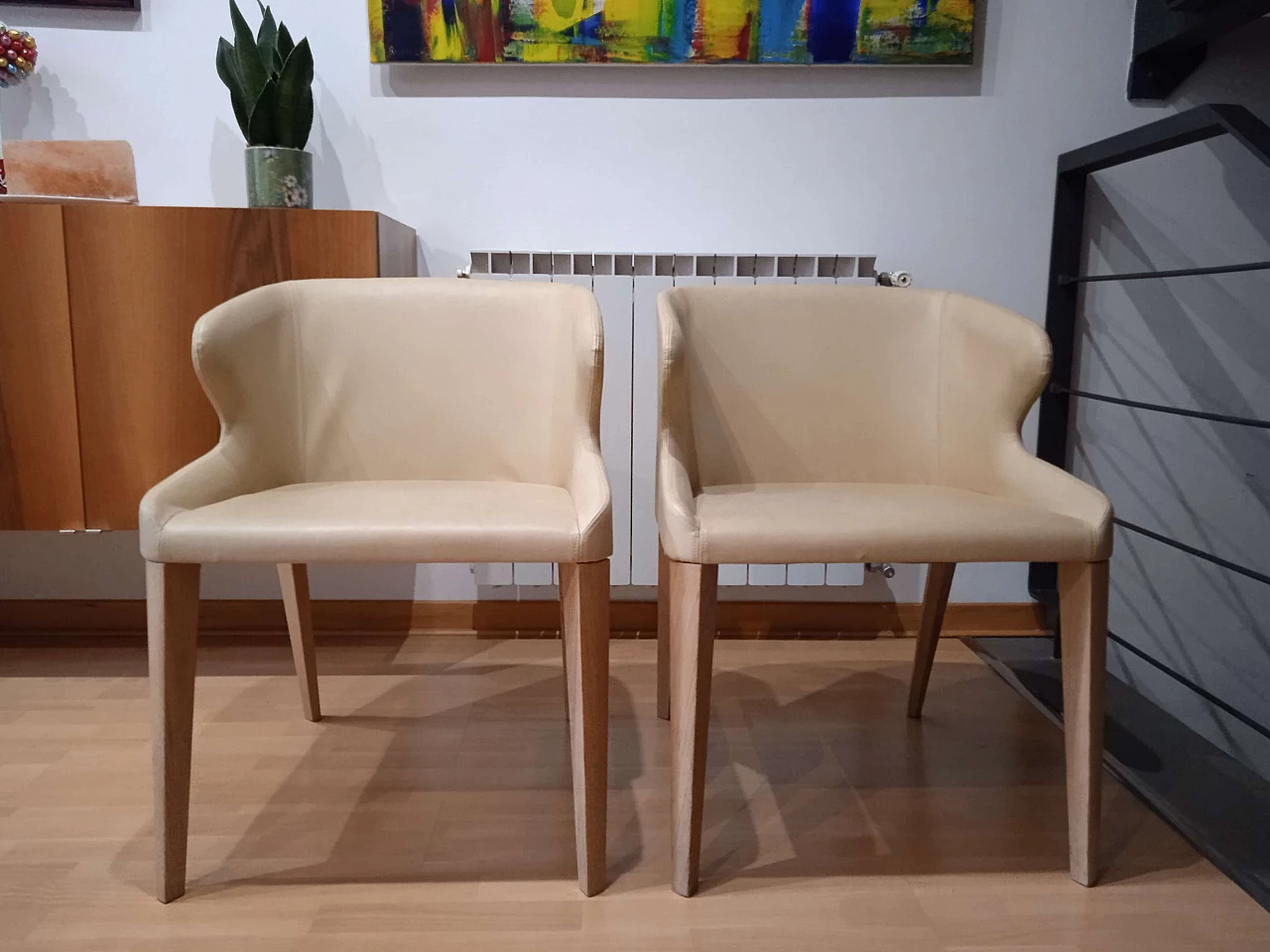 Coppia di poltroncine Leila 681 in pelle tortora di M. Manzoni e R. Tapinassi per Pedrali 10