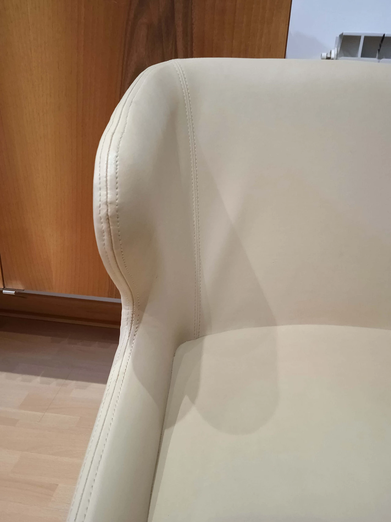 Coppia di poltroncine Leila 681 in pelle tortora di M. Manzoni e R. Tapinassi per Pedrali 18