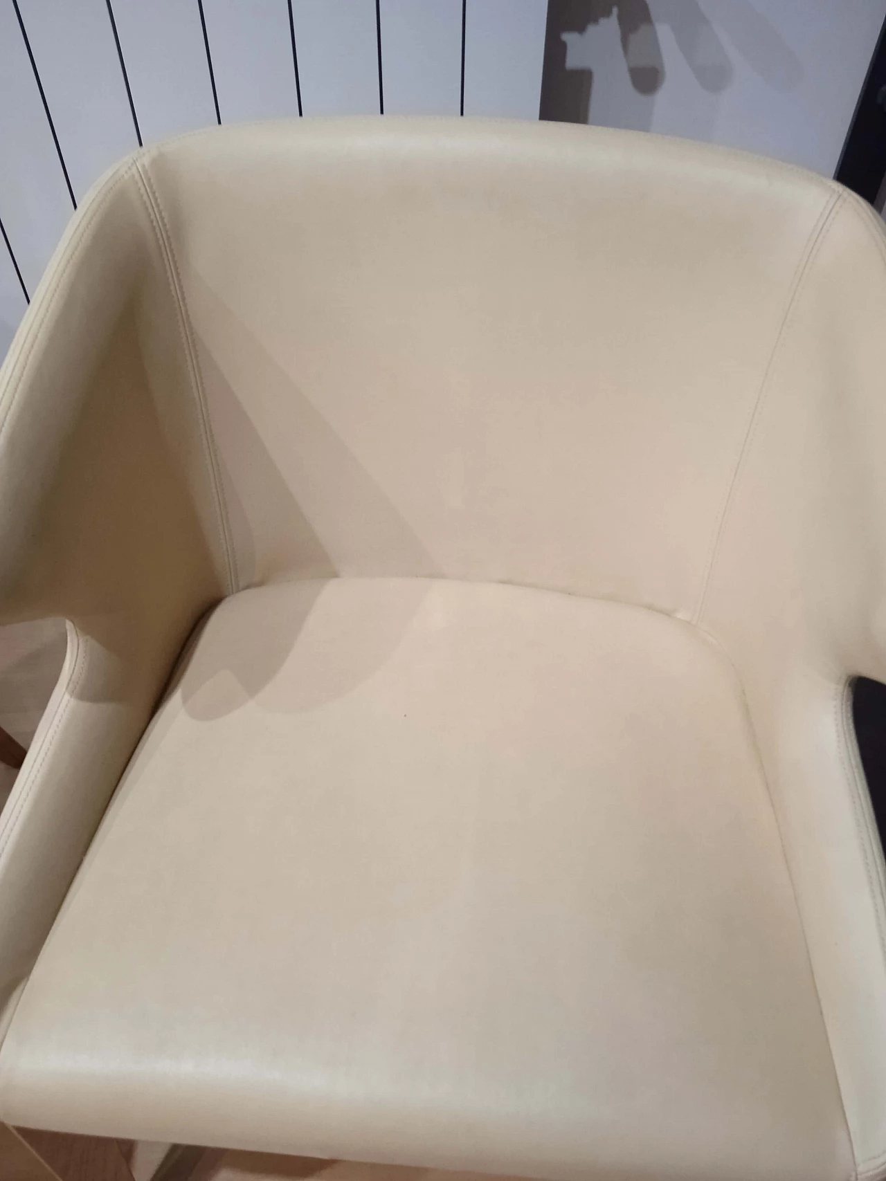 Coppia di poltroncine Leila 681 in pelle tortora di M. Manzoni e R. Tapinassi per Pedrali 25