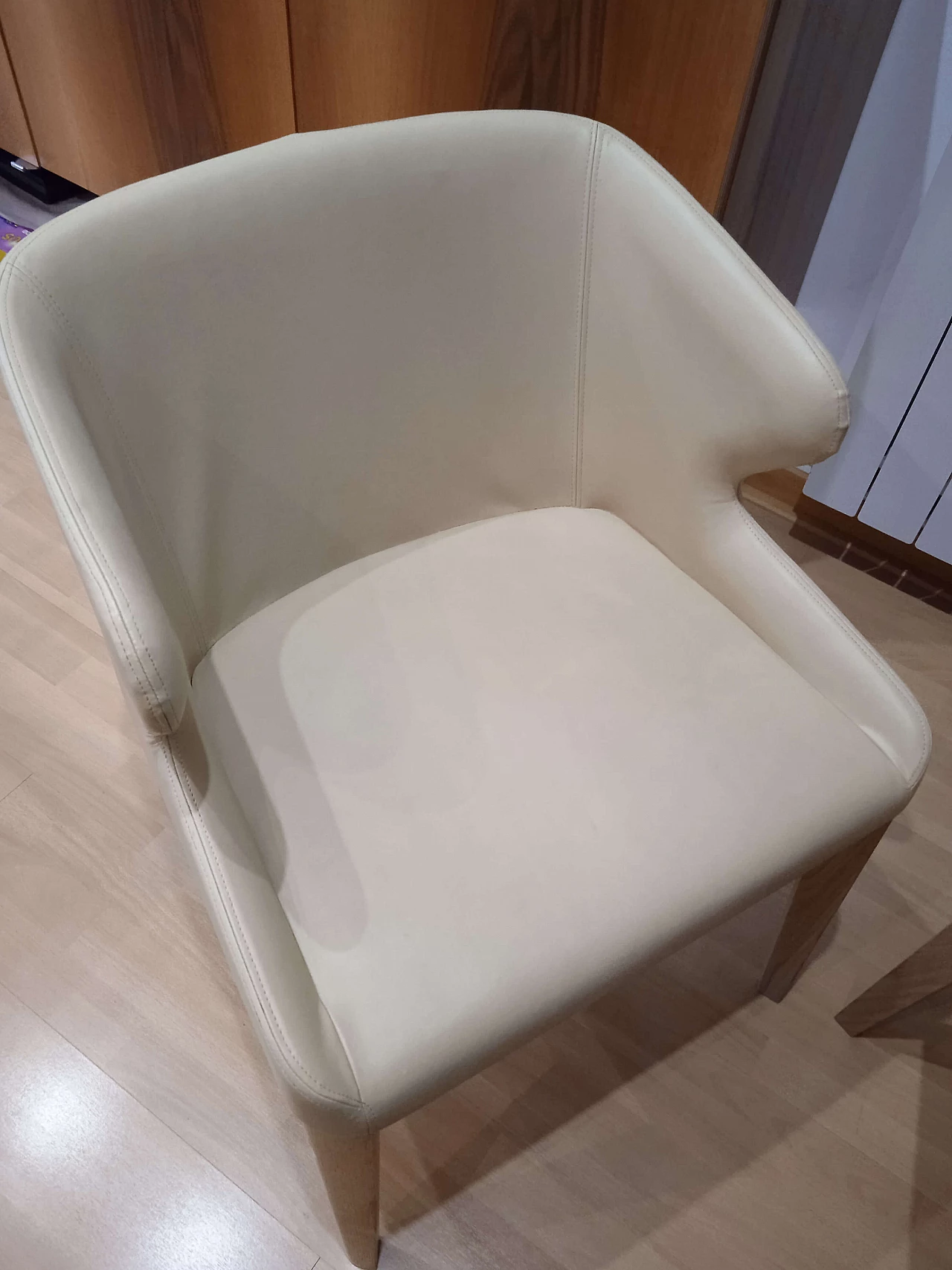 Coppia di poltroncine Leila 681 in pelle tortora di M. Manzoni e R. Tapinassi per Pedrali 31