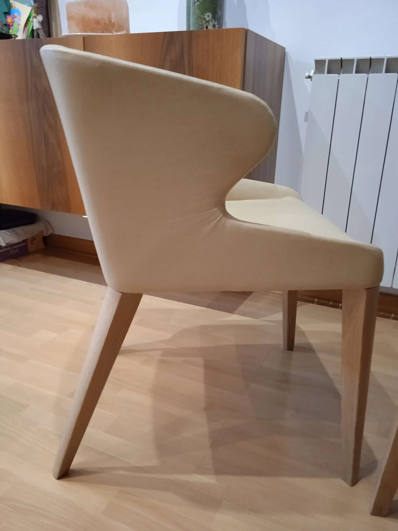 Coppia di poltroncine Leila 681 in pelle tortora di M. Manzoni e R. Tapinassi per Pedrali 36