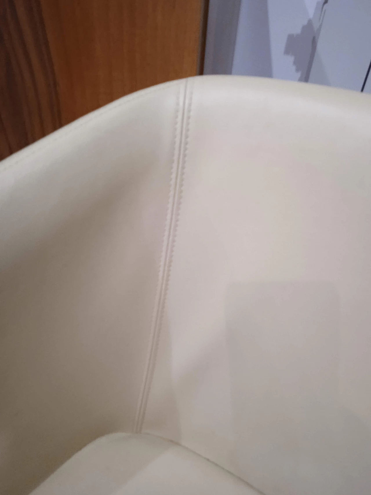 Coppia di poltroncine Leila 681 in pelle tortora di M. Manzoni e R. Tapinassi per Pedrali 43