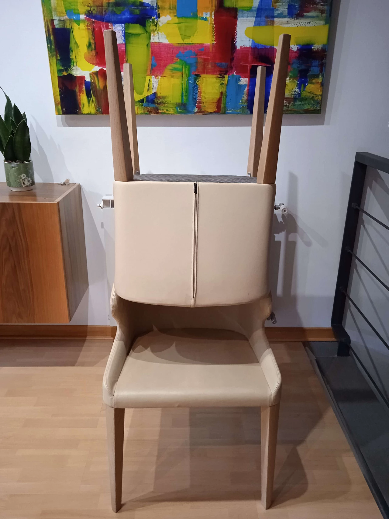 Coppia di poltroncine Leila 681 in pelle tortora di M. Manzoni e R. Tapinassi per Pedrali 46