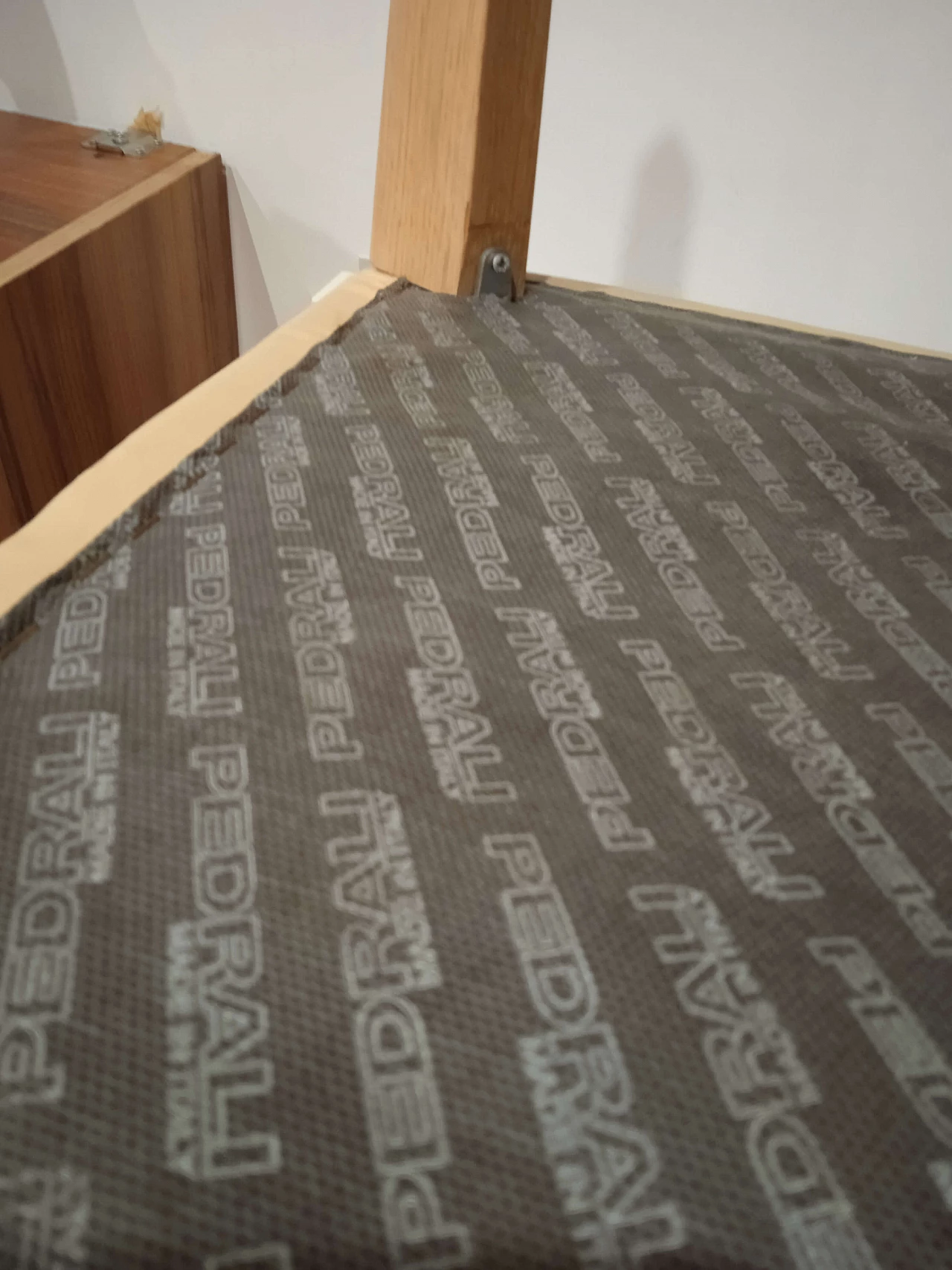 Coppia di poltroncine Leila 681 in pelle tortora di M. Manzoni e R. Tapinassi per Pedrali 51