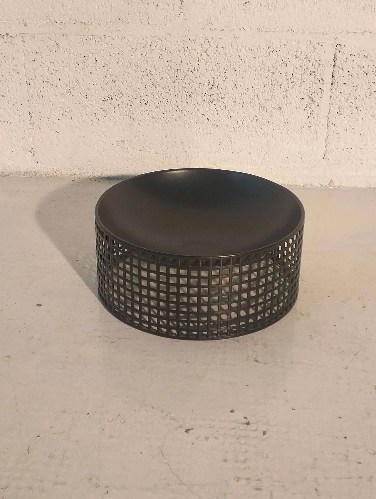 Centerpiece/fruit bowl by Josef Hoffmann for Bieffeplast, 1980s 2