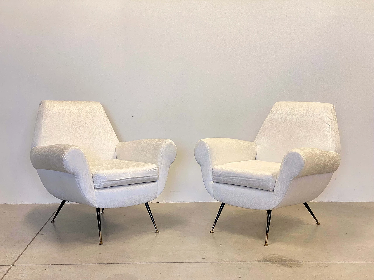 Pair of armchairs by Gigi Radice for Minotti, 1950s 2