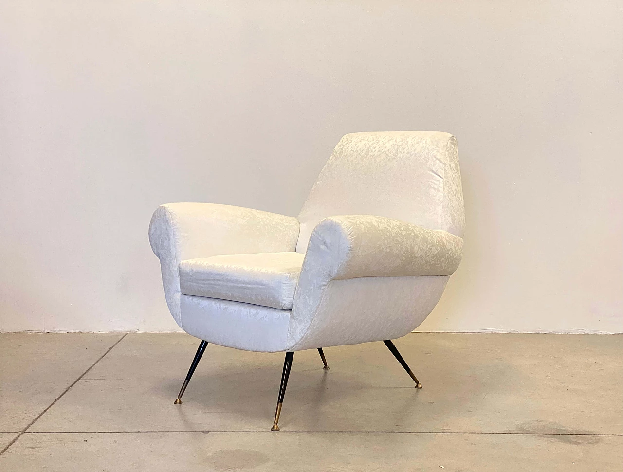 Pair of armchairs by Gigi Radice for Minotti, 1950s 9