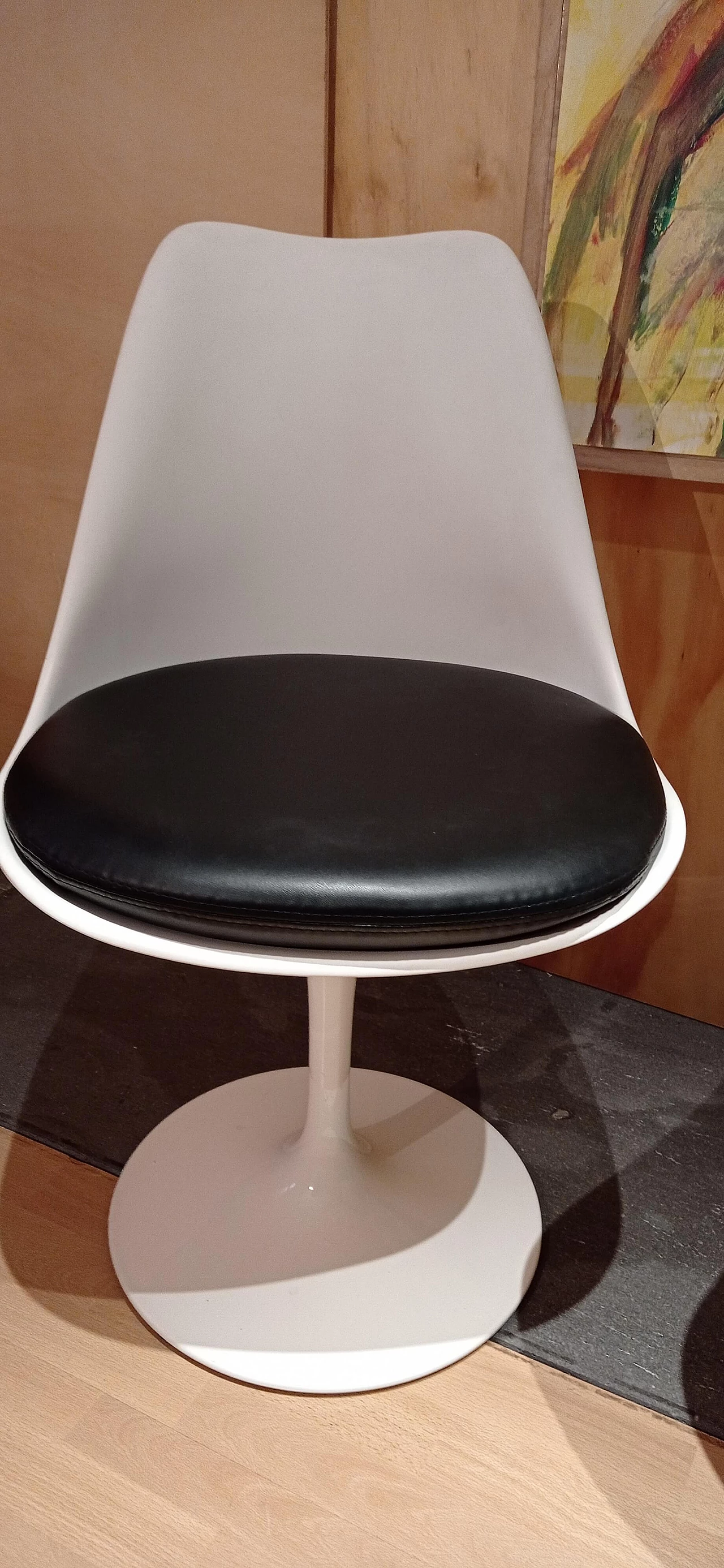 Coppia di sedie Tulip 769-S bianche con cuscino in pelle nera di Eero Saarinen per Alivar, anni '90 23