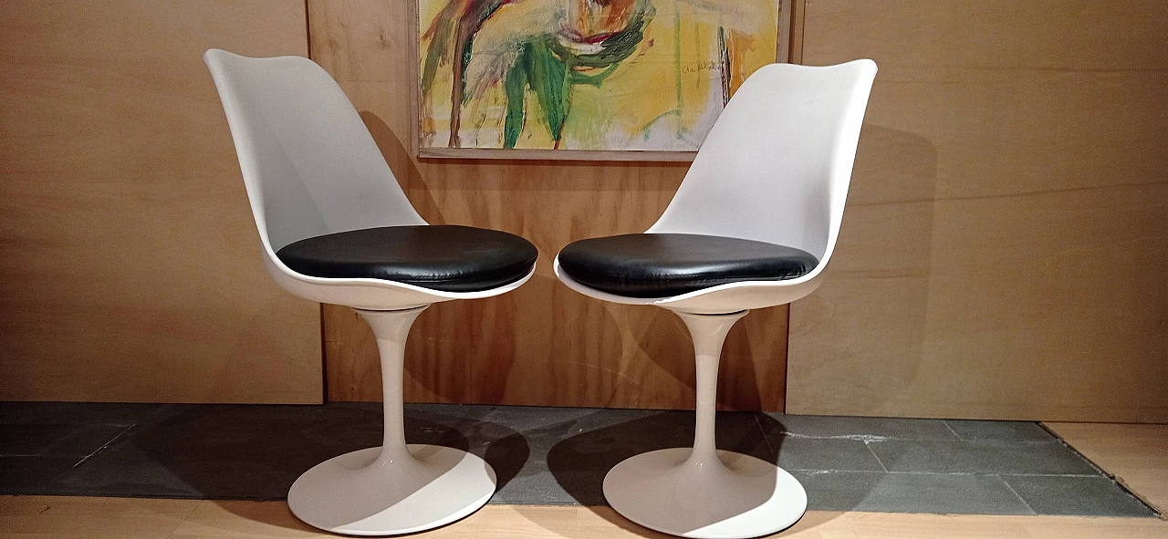 Pair of white Tulip 769-S chairs with black leather cushion by Eero Saarinen for Alivar, 1990s 40