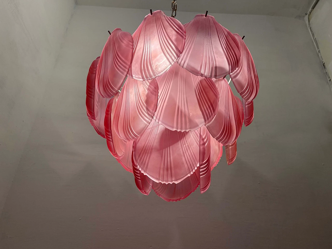 Chandelier with shell-shaped diffusers in pink glass, 1980s 2