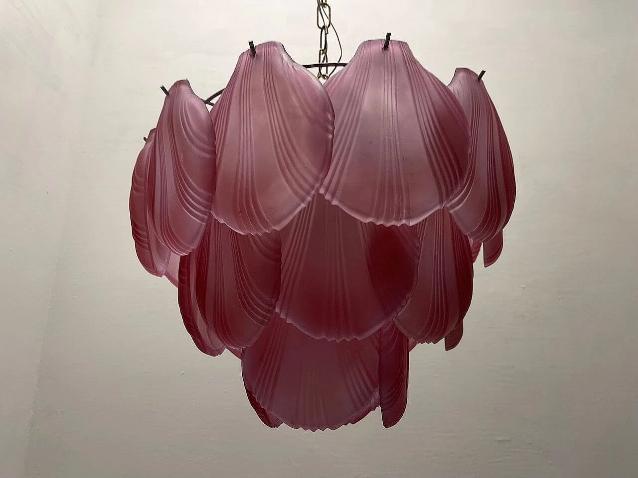 Chandelier with shell-shaped diffusers in pink glass, 1980s 7
