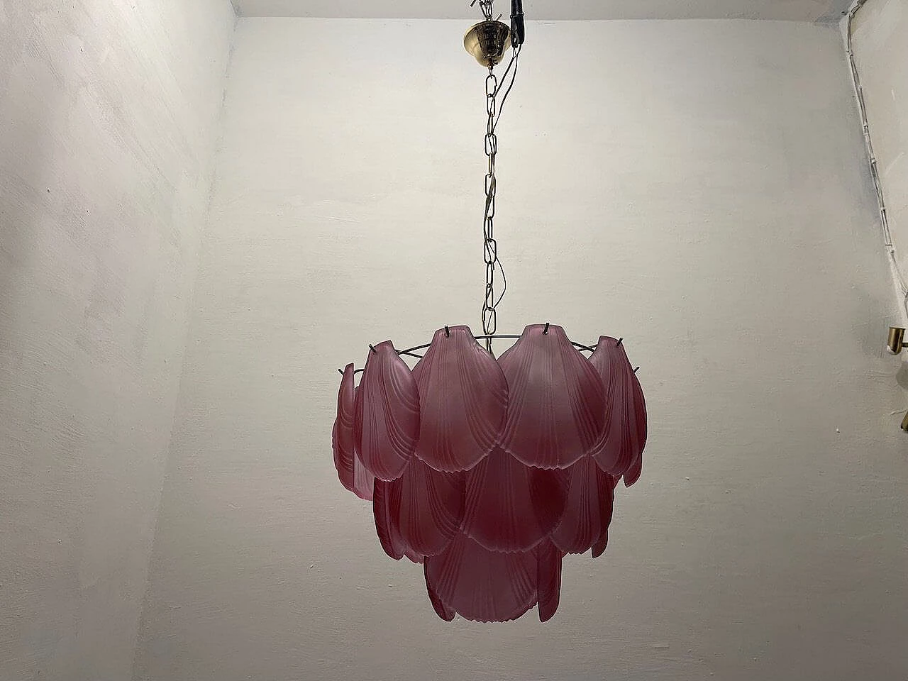 Chandelier with shell-shaped diffusers in pink glass, 1980s 8