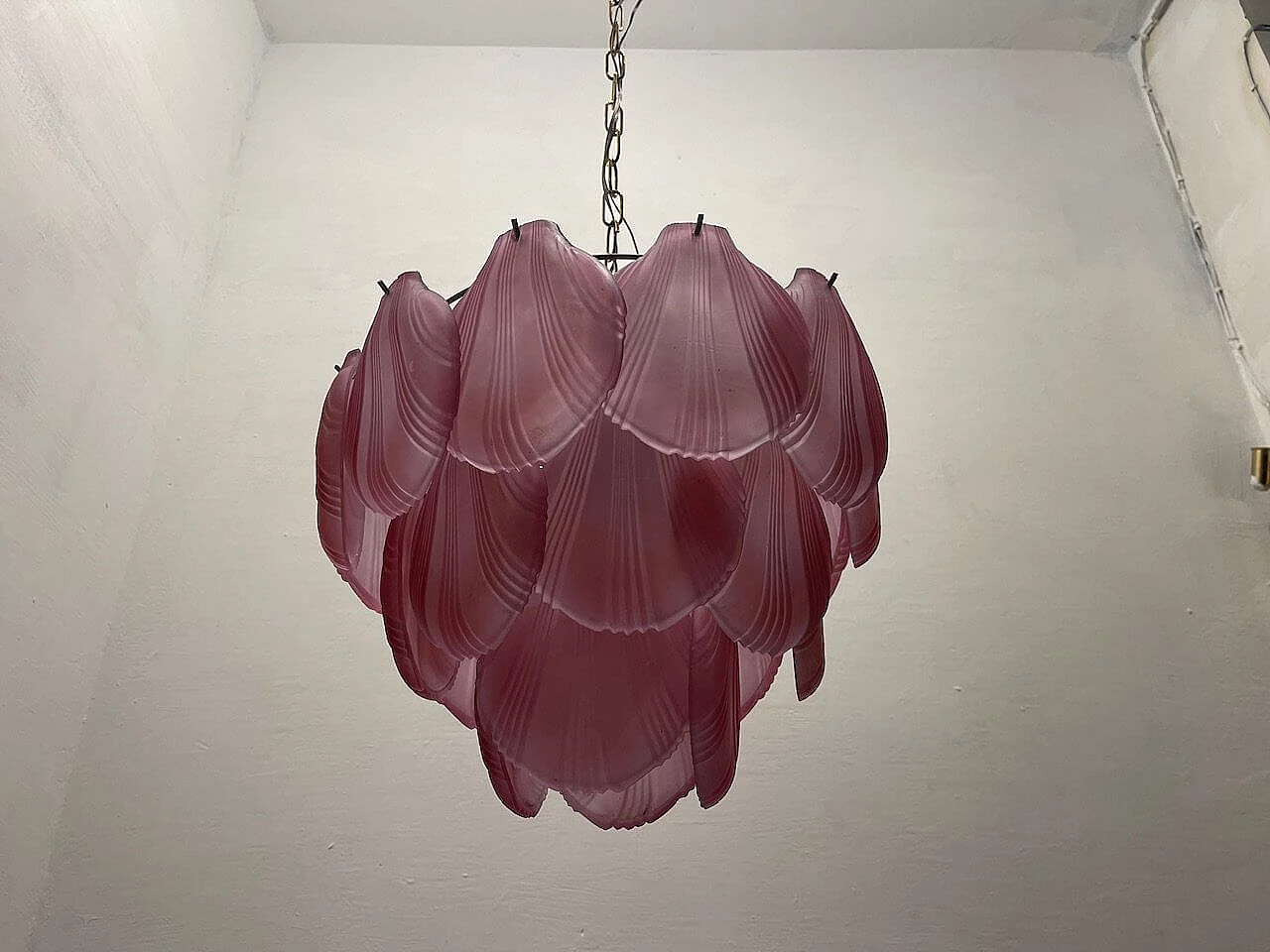 Chandelier with shell-shaped diffusers in pink glass, 1980s 11