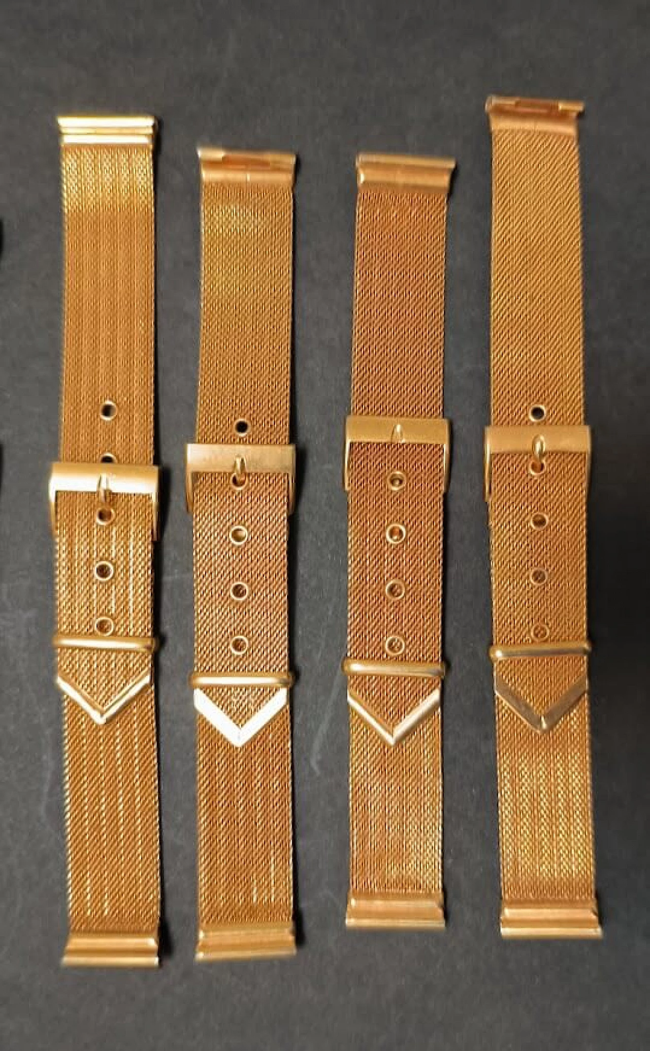 4 Cinturini per orologio da polso placcati oro, 2 argento, anni '50 2