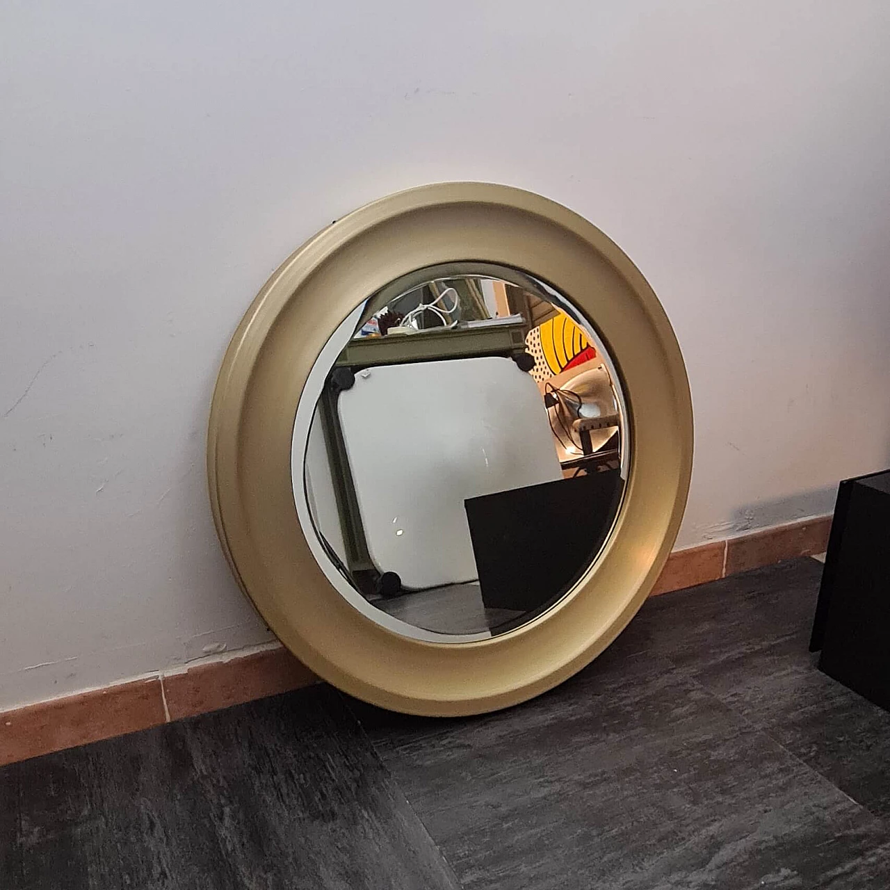 Specchio tondo con cornice in alluminio dorato di Sergio Mazza per Artemide, anni '60 1
