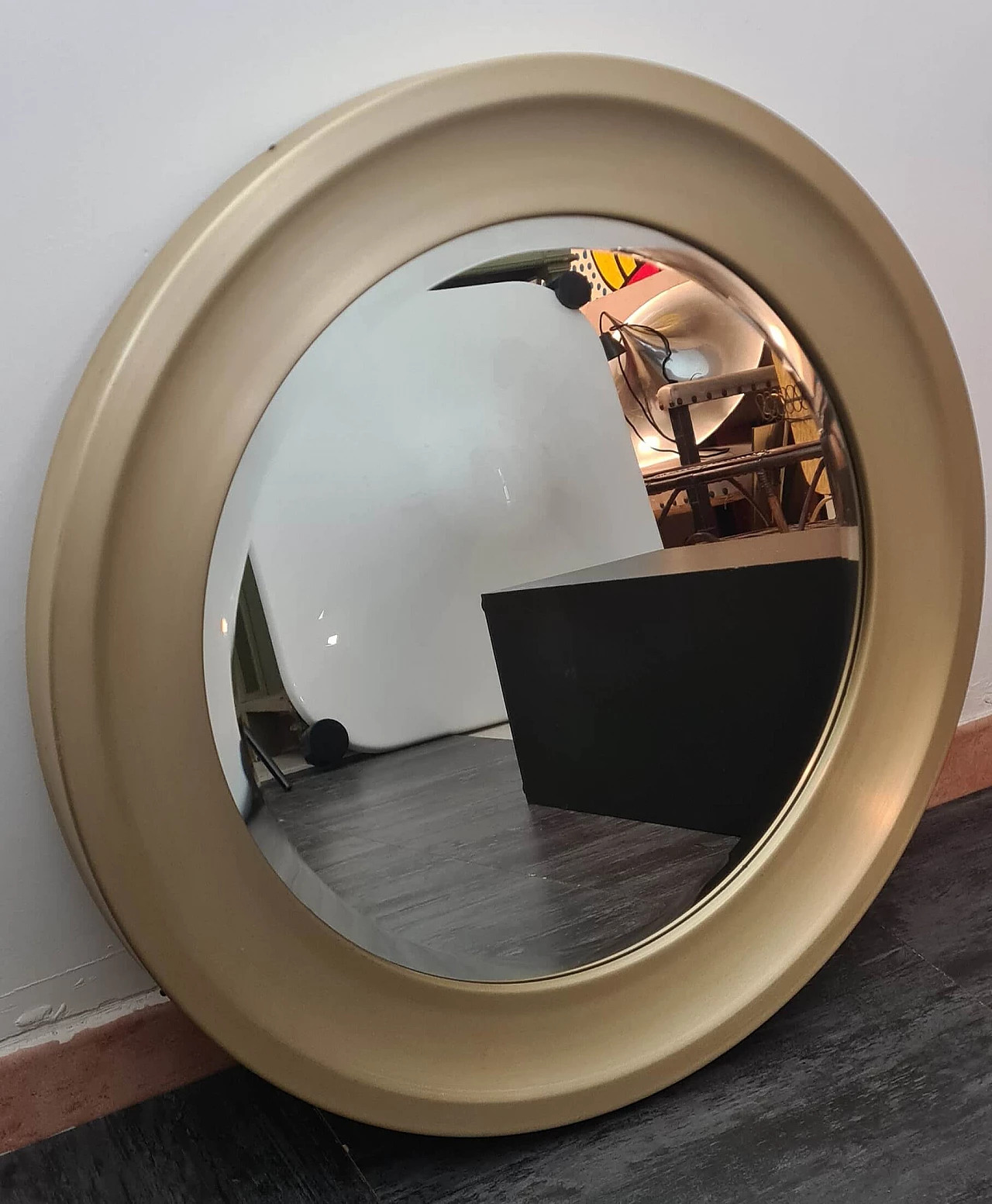Specchio tondo con cornice in alluminio dorato di Sergio Mazza per Artemide, anni '60 2