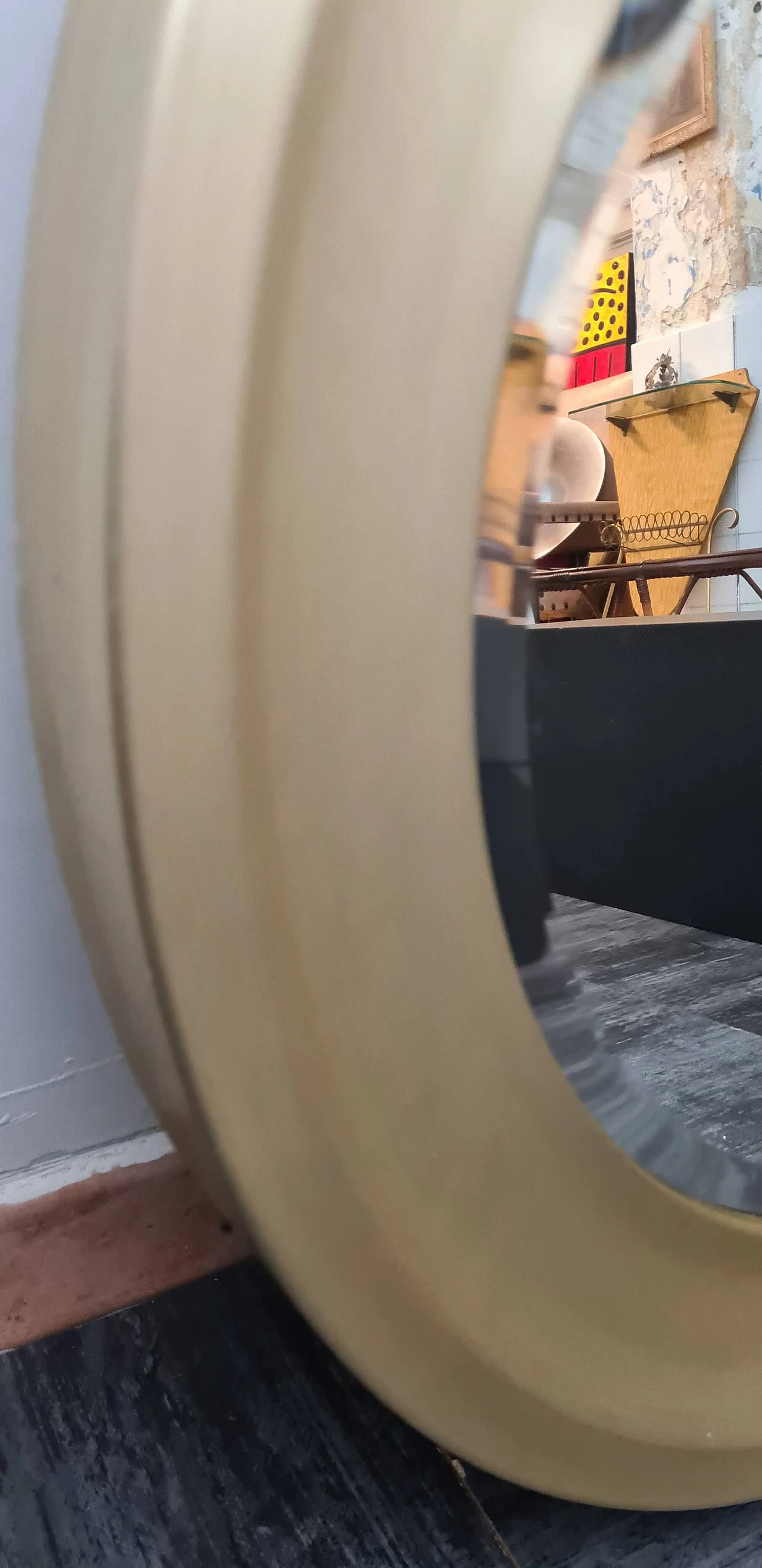 Specchio tondo con cornice in alluminio dorato di Sergio Mazza per Artemide, anni '60 4