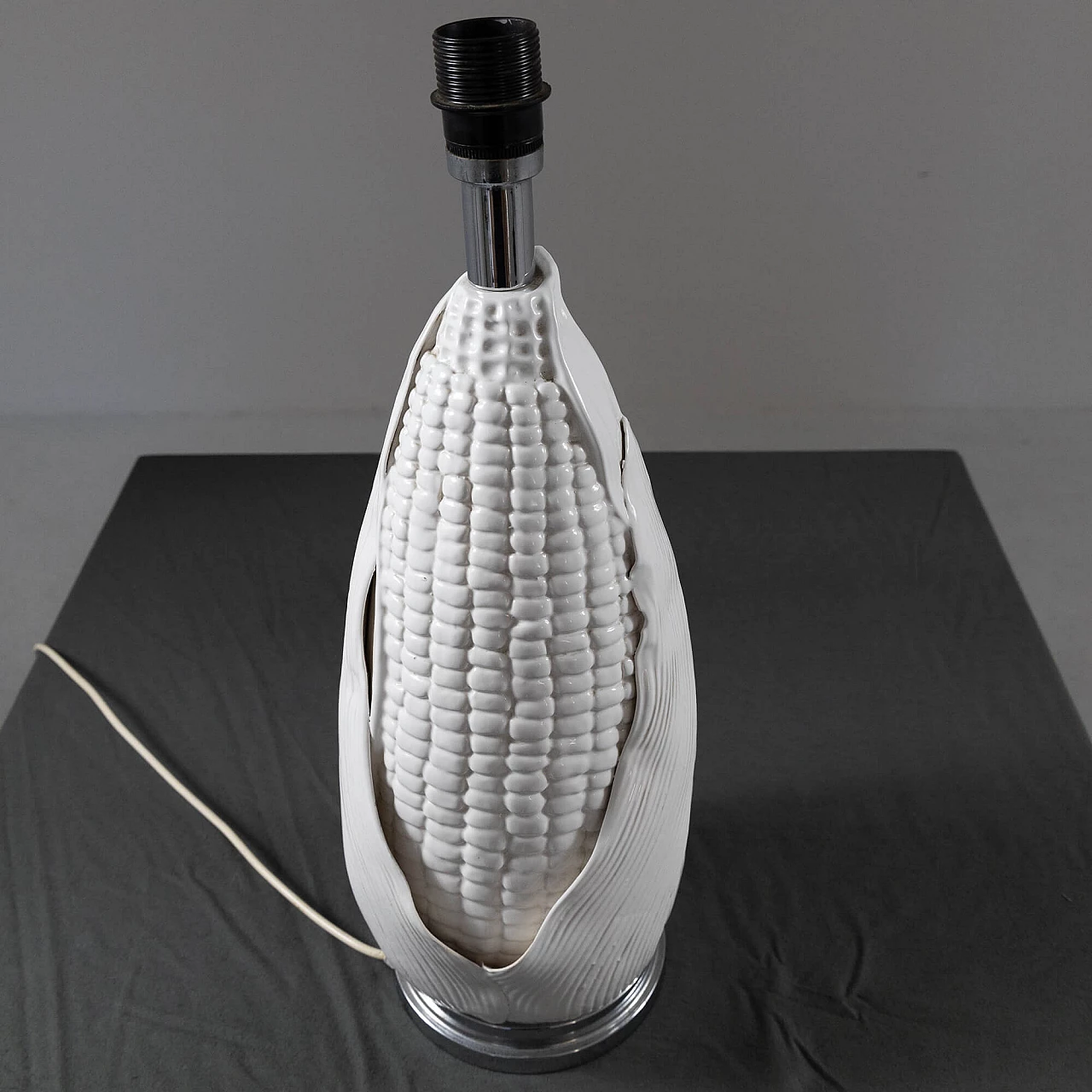 White ceramic cob table lamp, 1960s 9