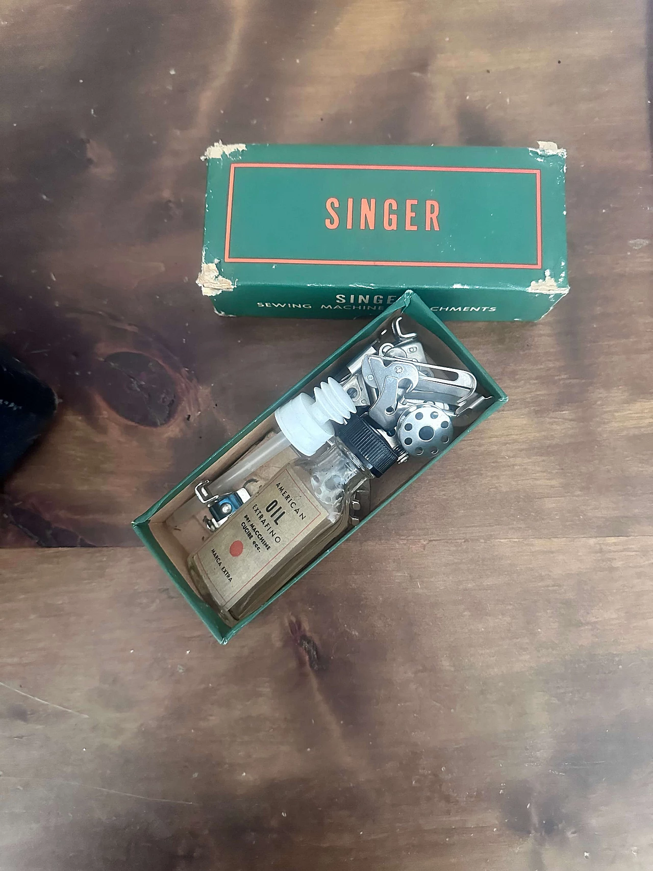 Singer 221K1 portable sewing machine, 1940s 4