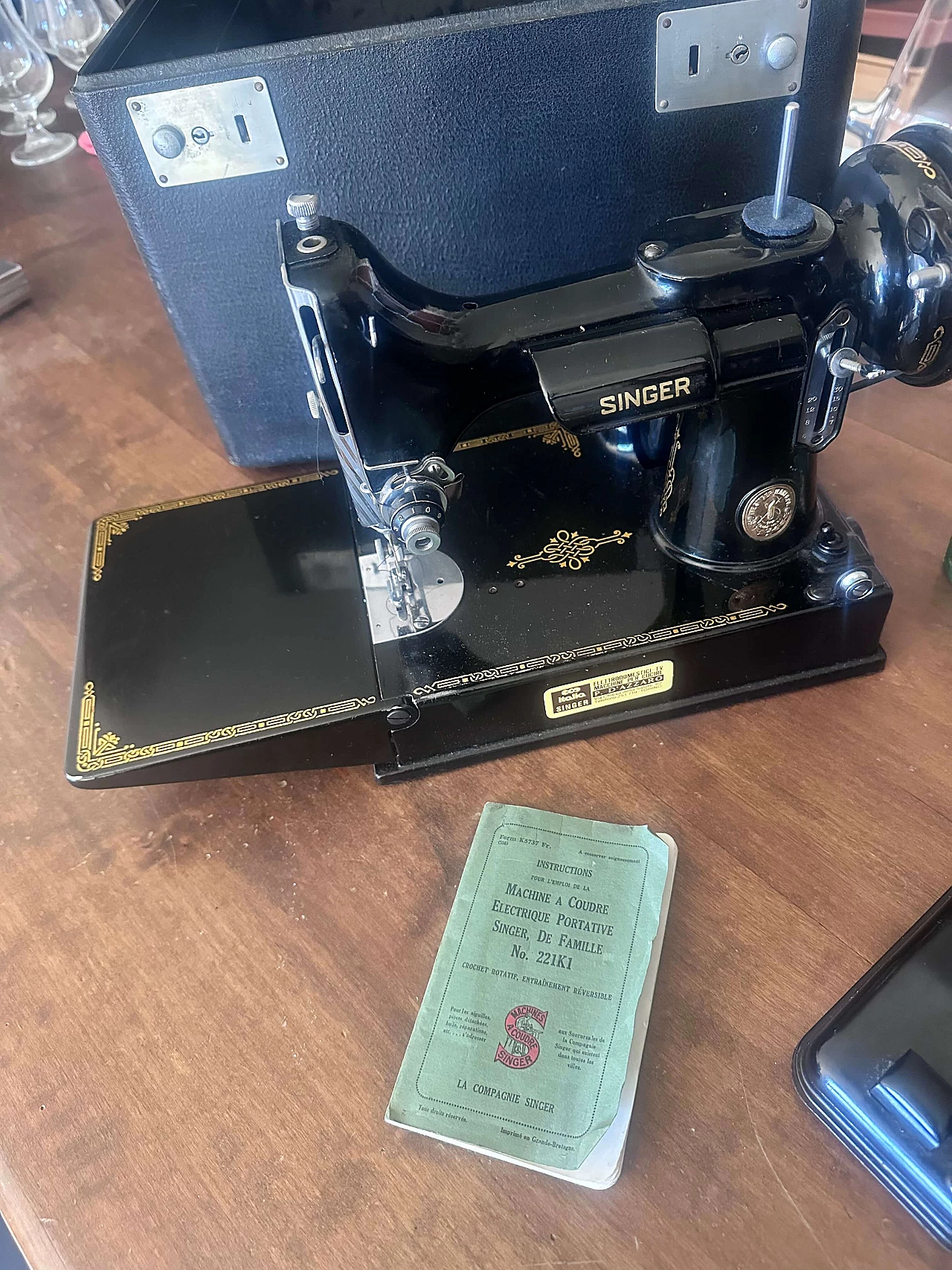 Singer 221K1 portable sewing machine, 1940s 8