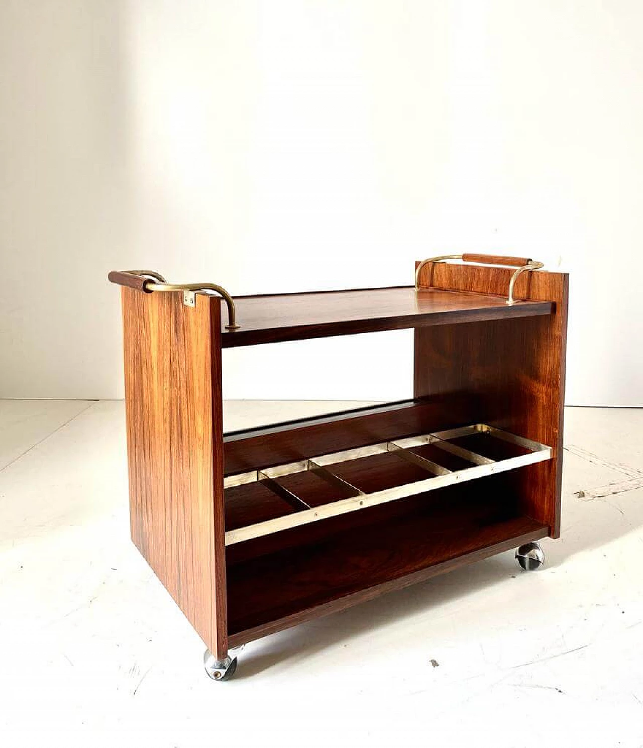 Bar cart in rosewood and chrome-plated iron, 1960s 1