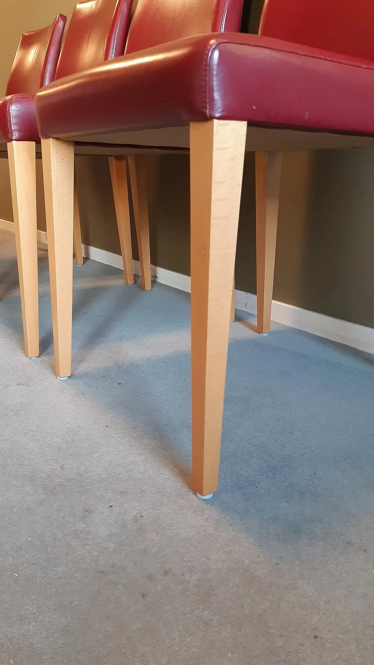 4 Sedie Vittoria in faggio e pelle rossa di Poltrona Frau 4