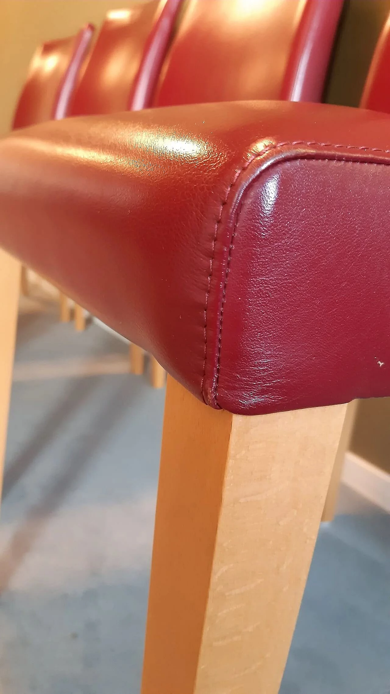 4 Sedie Vittoria in faggio e pelle rossa di Poltrona Frau 8