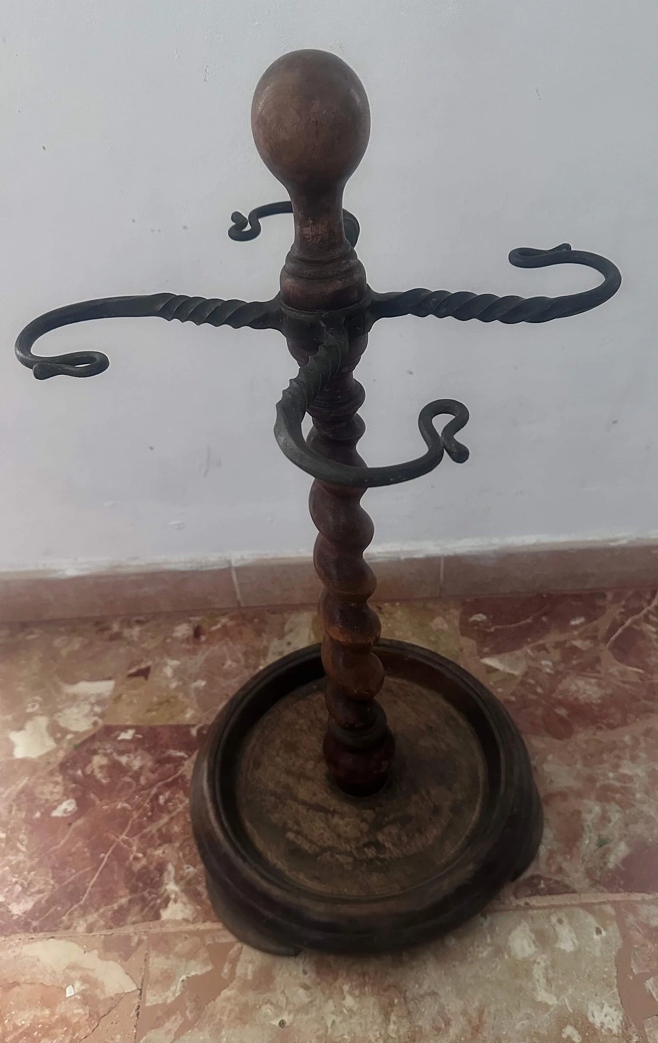 Wooden umbrella stand with tirebouchon pole, early 20th century 1