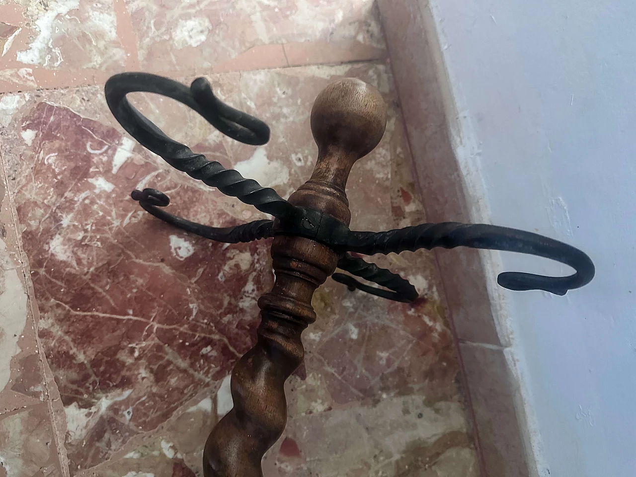 Wooden umbrella stand with tirebouchon pole, early 20th century 4