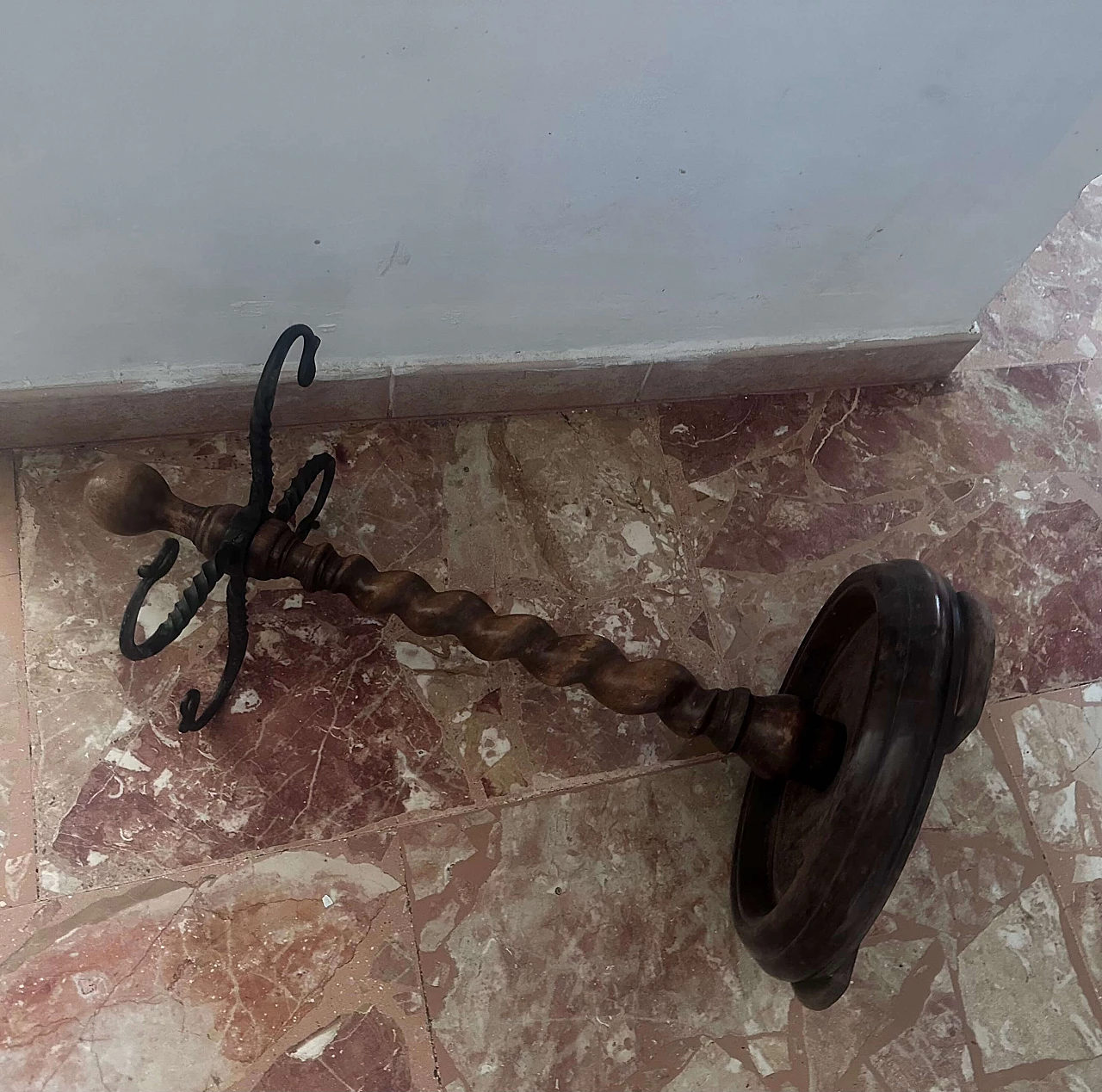 Wooden umbrella stand with tirebouchon pole, early 20th century 5