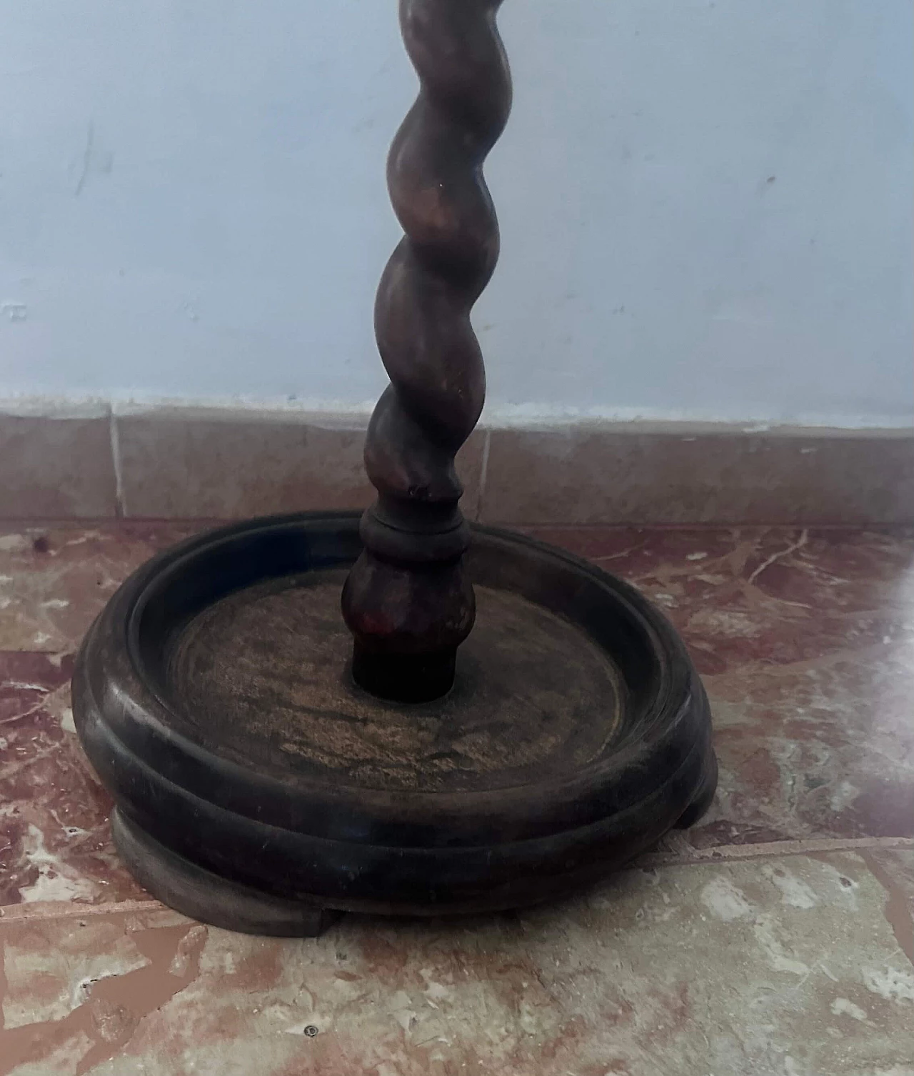 Wooden umbrella stand with tirebouchon pole, early 20th century 8