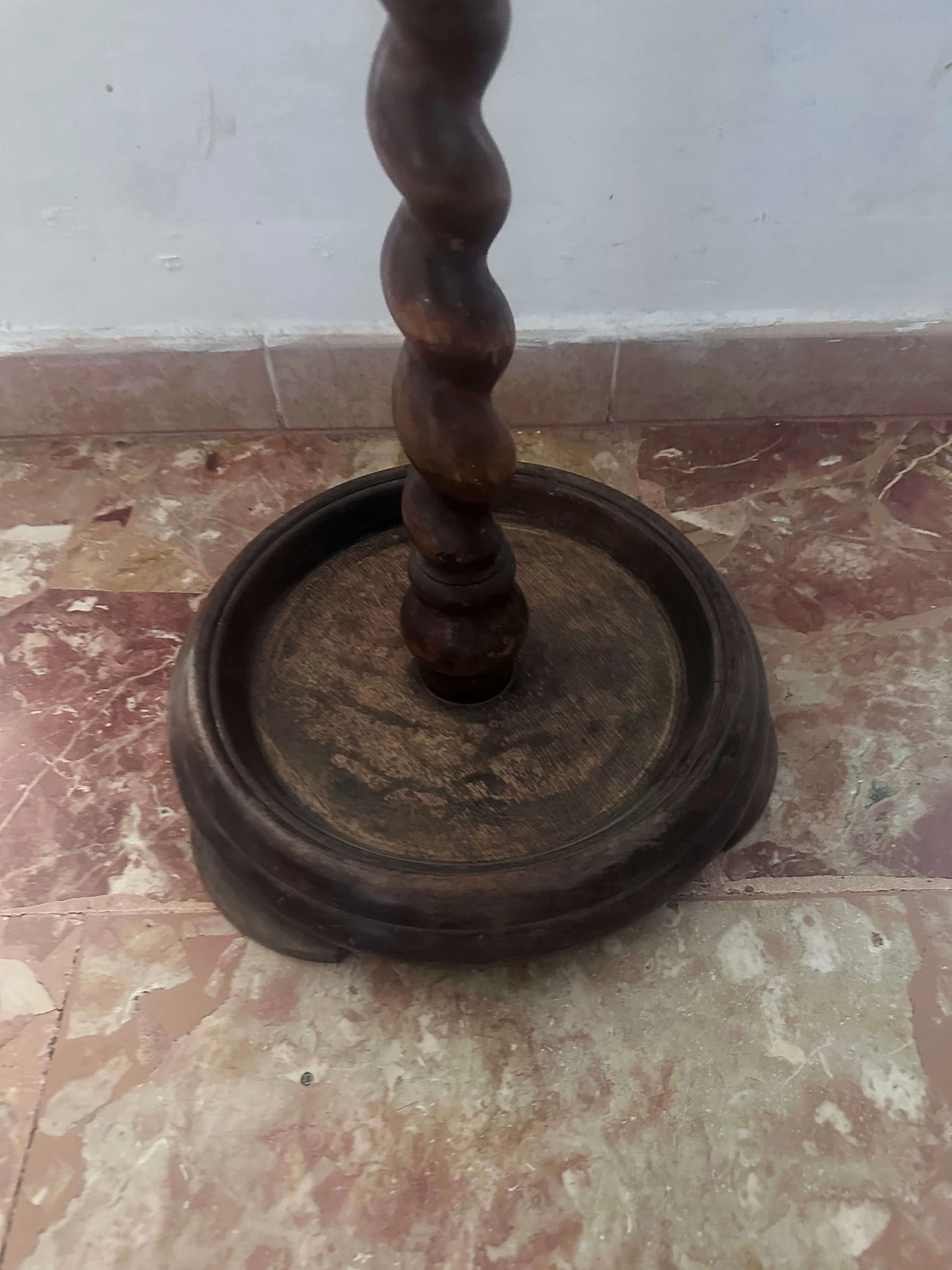 Wooden umbrella stand with tirebouchon pole, early 20th century 9