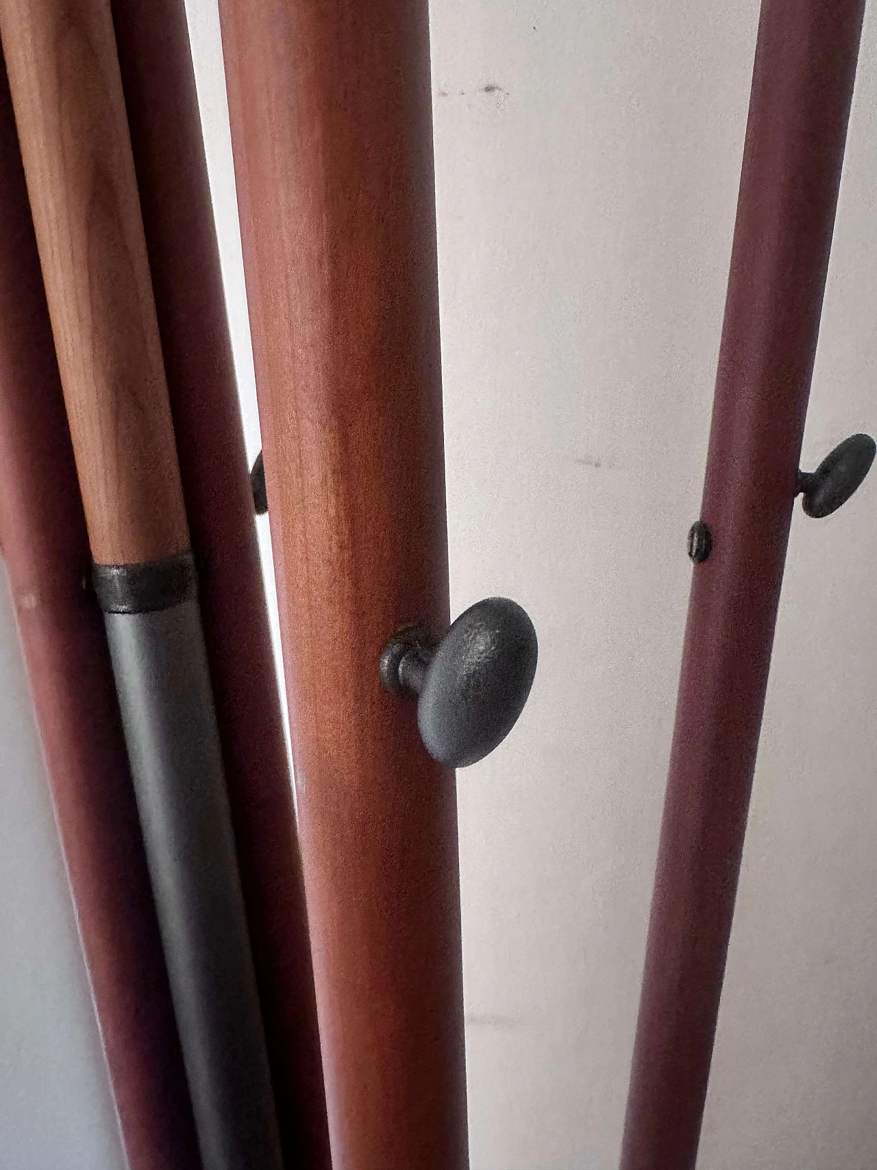 Appendiabiti in ciliegio di Porada, anni '90 13