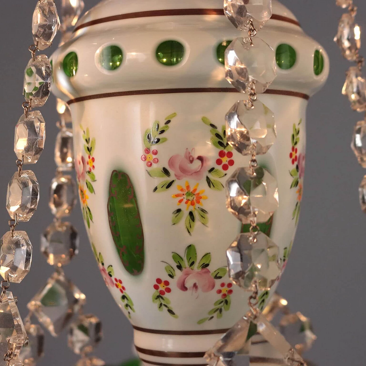 Lampadario in vetro di Boemia lattimo con motivi floreali dipinti 6