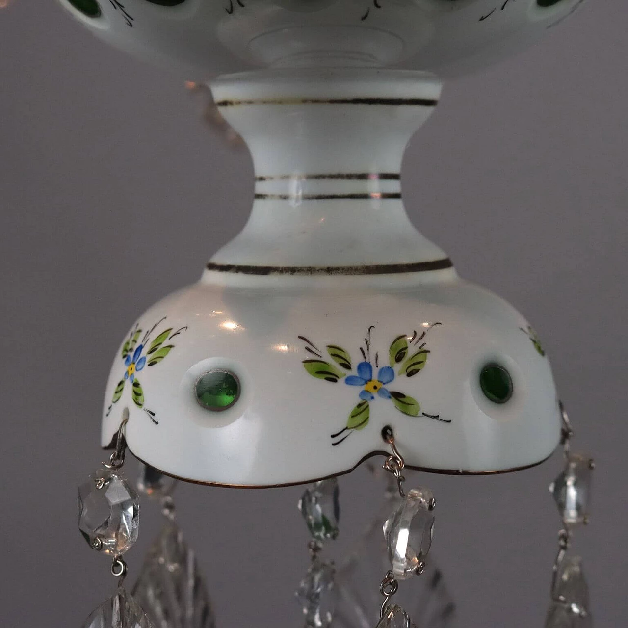 Lampadario in vetro di Boemia lattimo con motivi floreali dipinti 7