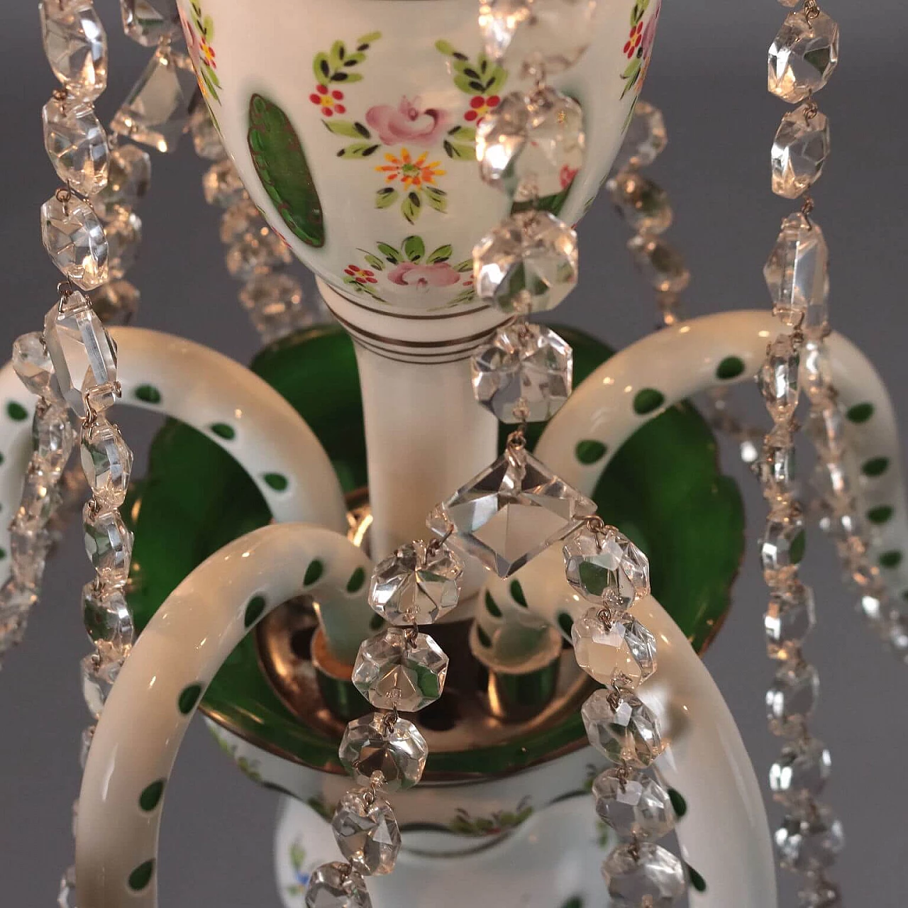 Lampadario in vetro di Boemia lattimo con motivi floreali dipinti 8