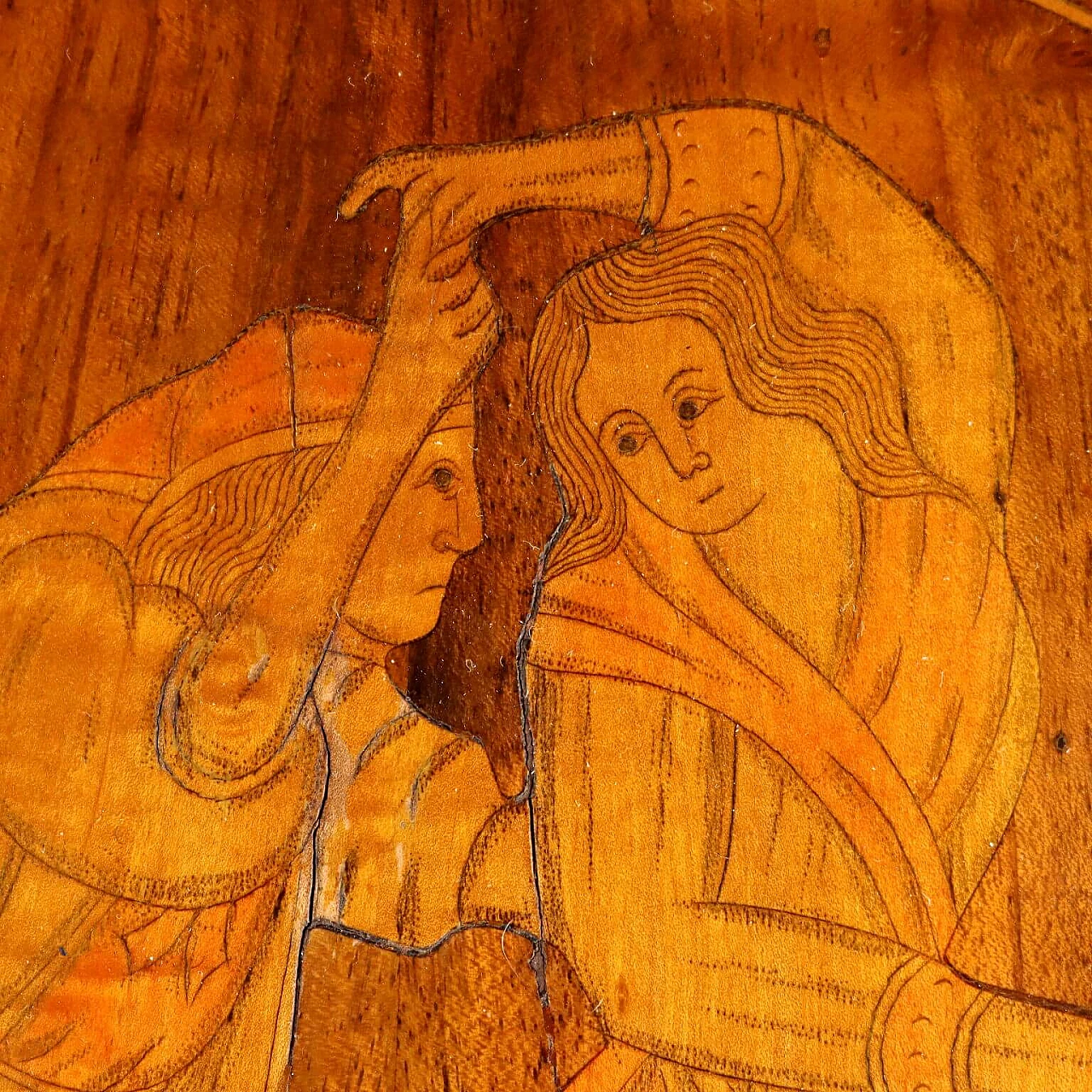 Tavolo rotondo di Rolo in legno intarsiato, metà '800 5