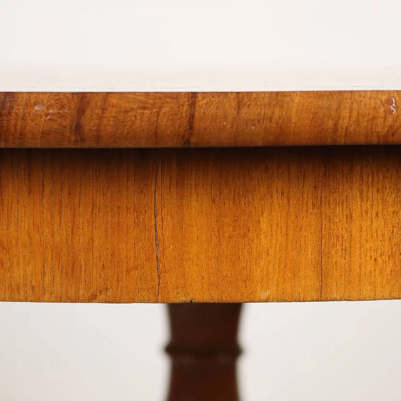 Tavolo rotondo di Rolo in legno intarsiato, metà '800 9