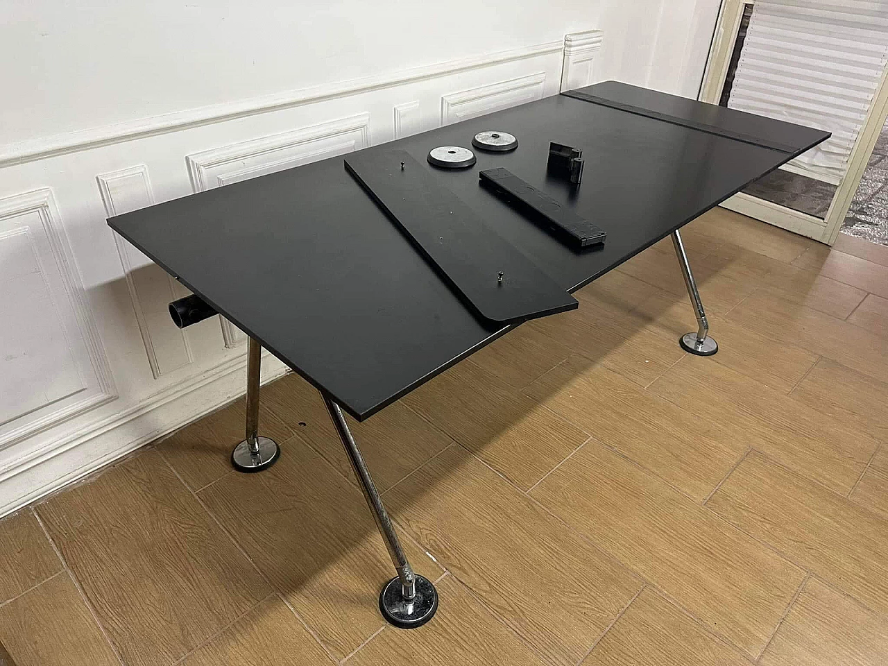 Desk by Norman Foster for Tecno, 1980s 5