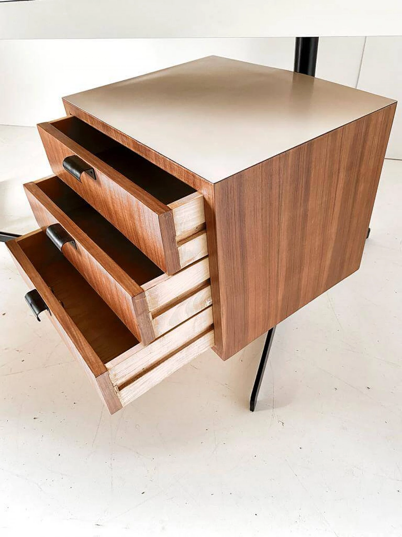 Steel desk with wood veneer and laminate top by Osvaldo Borsani for Tecno, 1960s 18