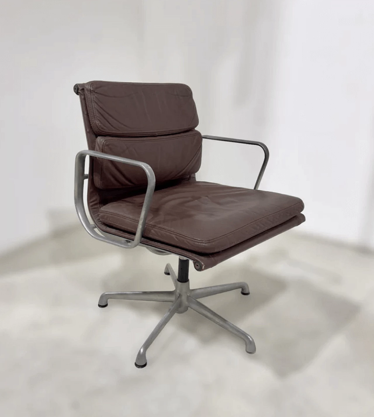 Sedia Soft Pad di Charles e Ray Eames per Herman Miller, anni '70 1