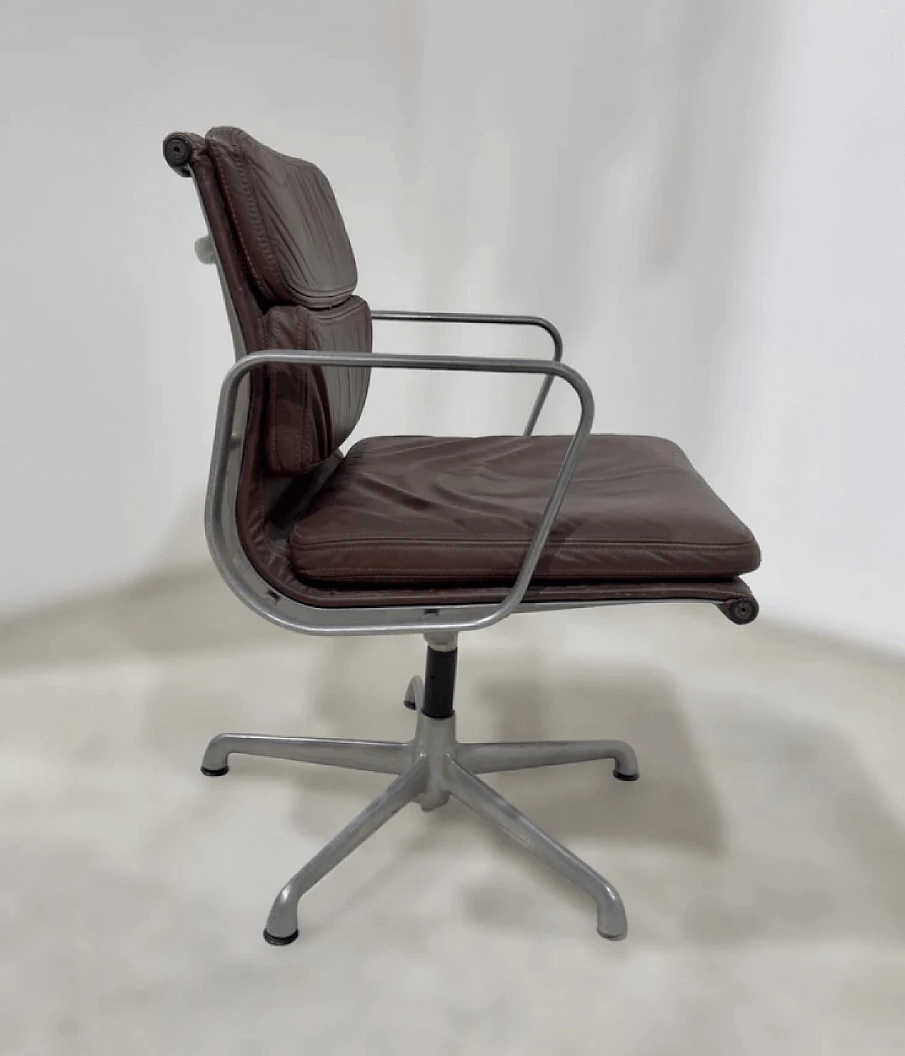 Sedia Soft Pad di Charles e Ray Eames per Herman Miller, anni '70 4