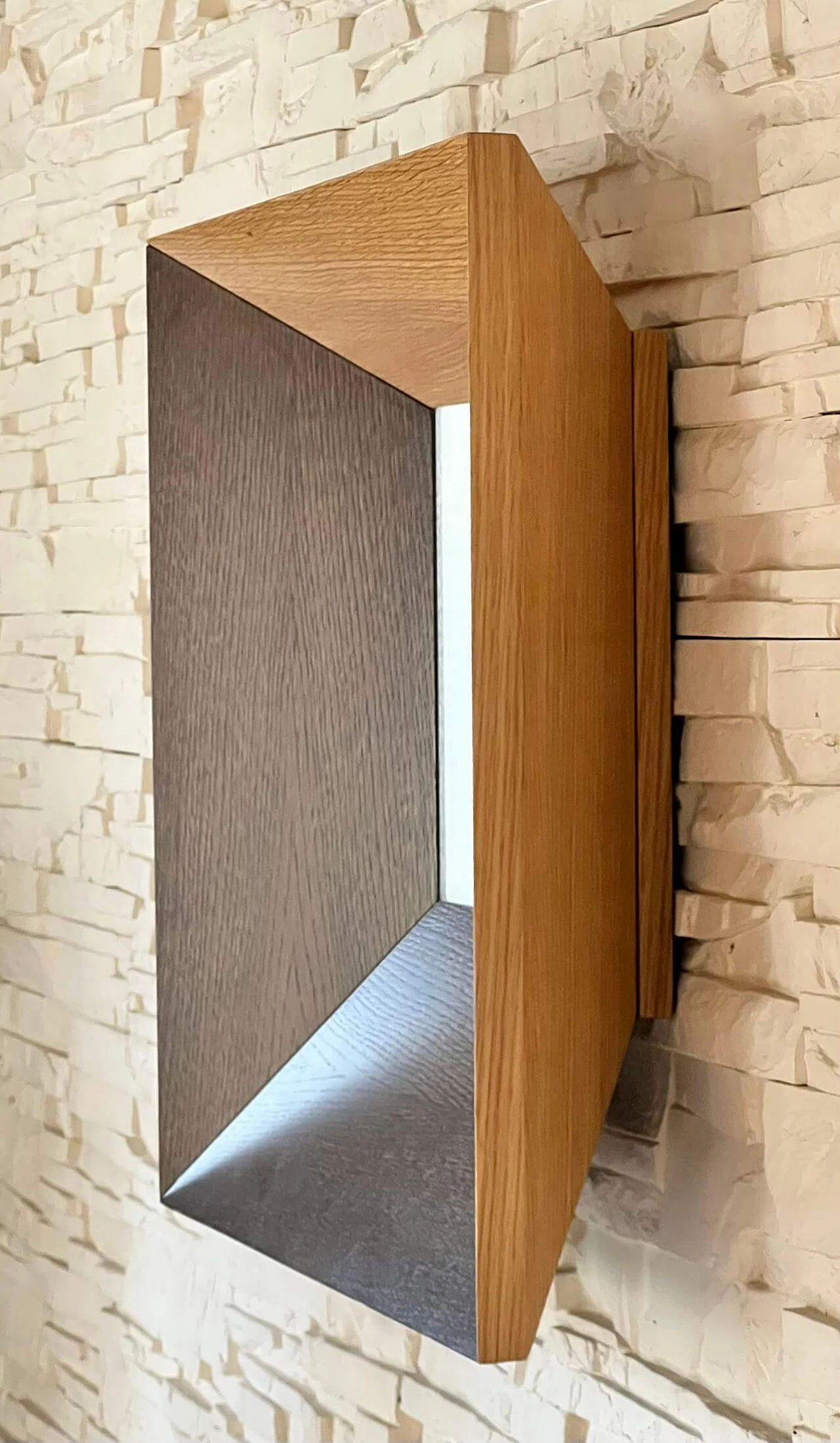 Specchio quadrato Sguardi con cornice in rovere di Rubelli 3