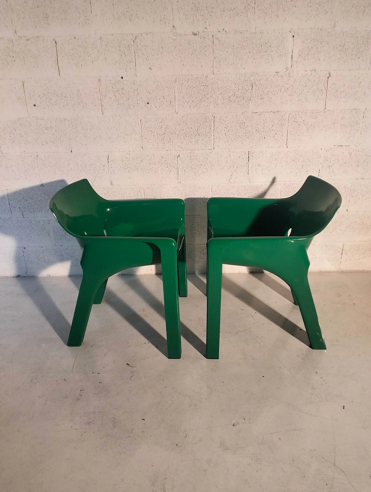 Pair of Gaudì armchairs by Vico Magistretti for Artemide, 1970s 6