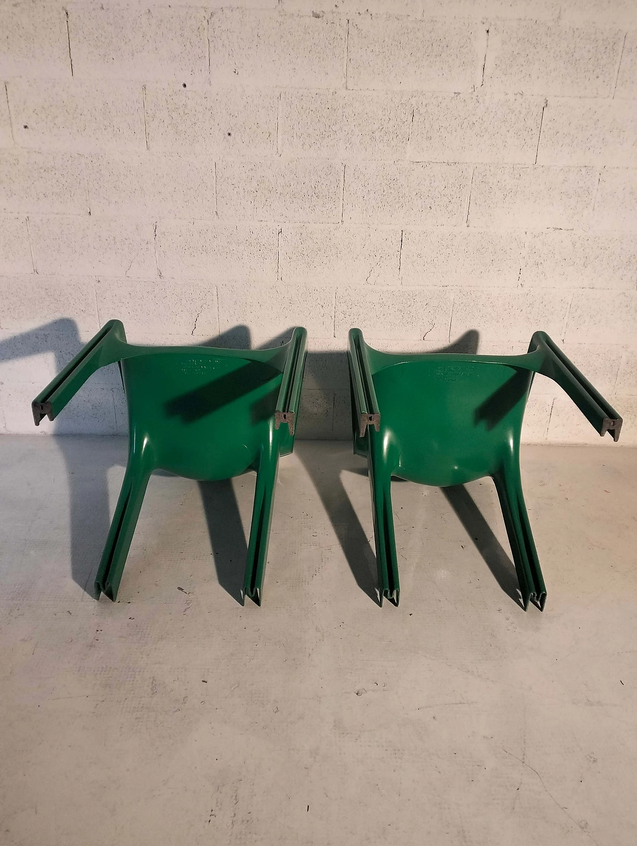 Pair of Gaudì armchairs by Vico Magistretti for Artemide, 1970s 11